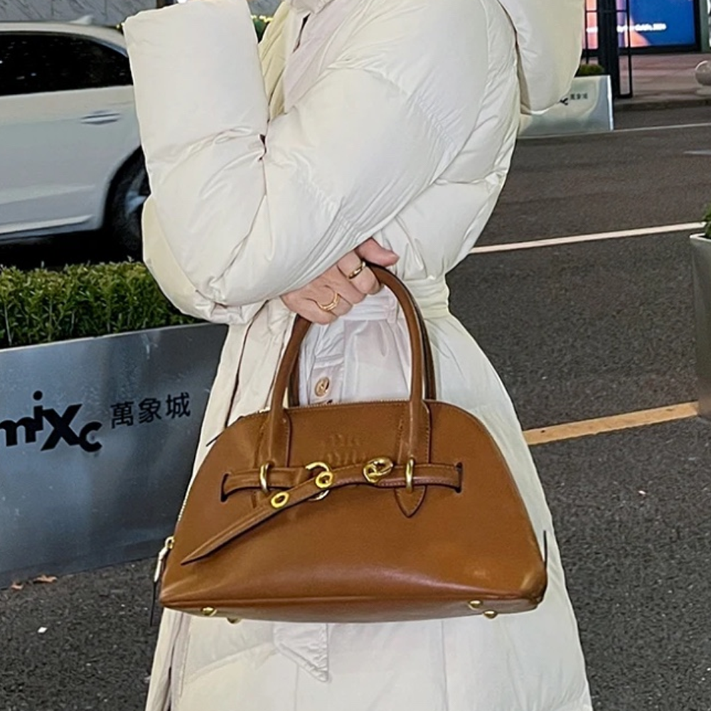 미우미우 아방뛰르 나파 가죽 탑 핸들 백 오크