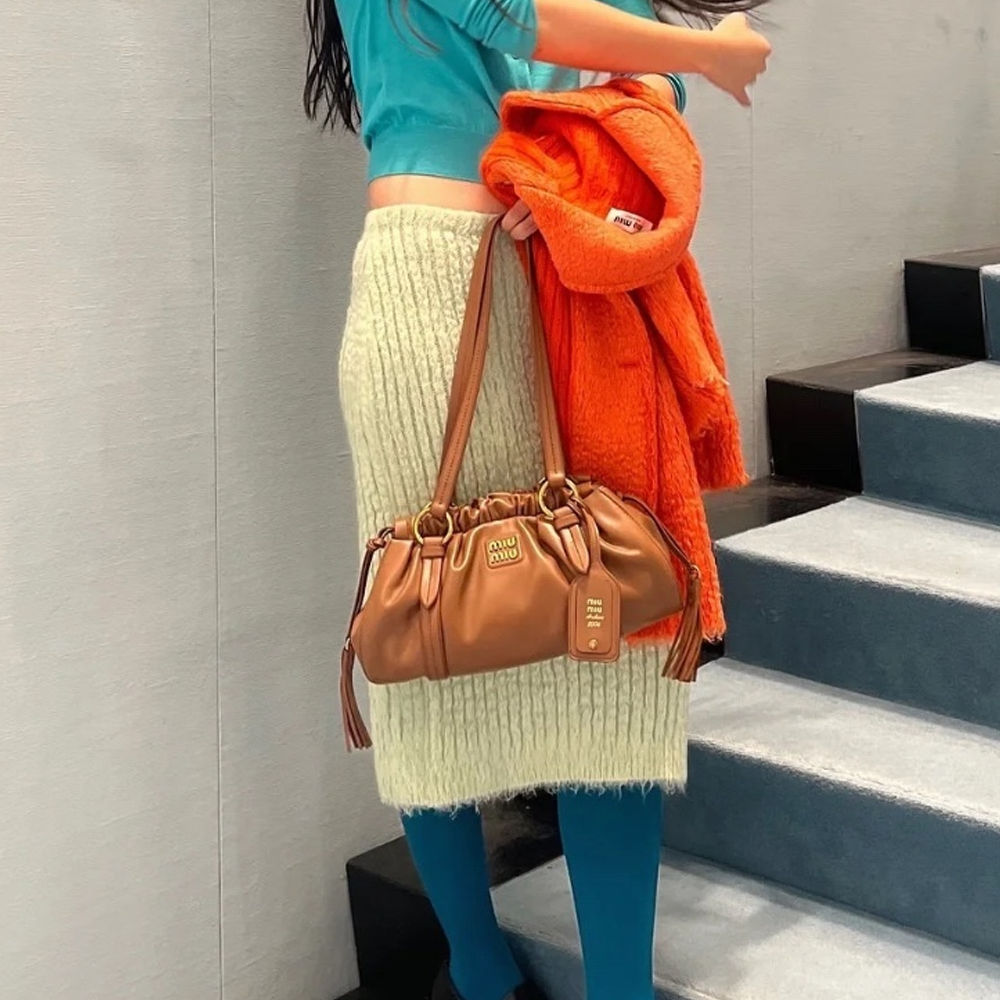 미우미우 쥬아 나파 가죽 백 탄