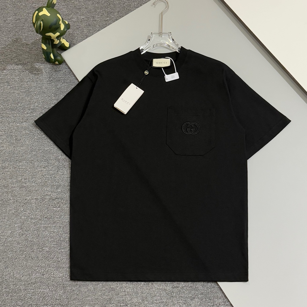 구찌 GG 자수 패치 포켓 반팔 티셔츠 블랙