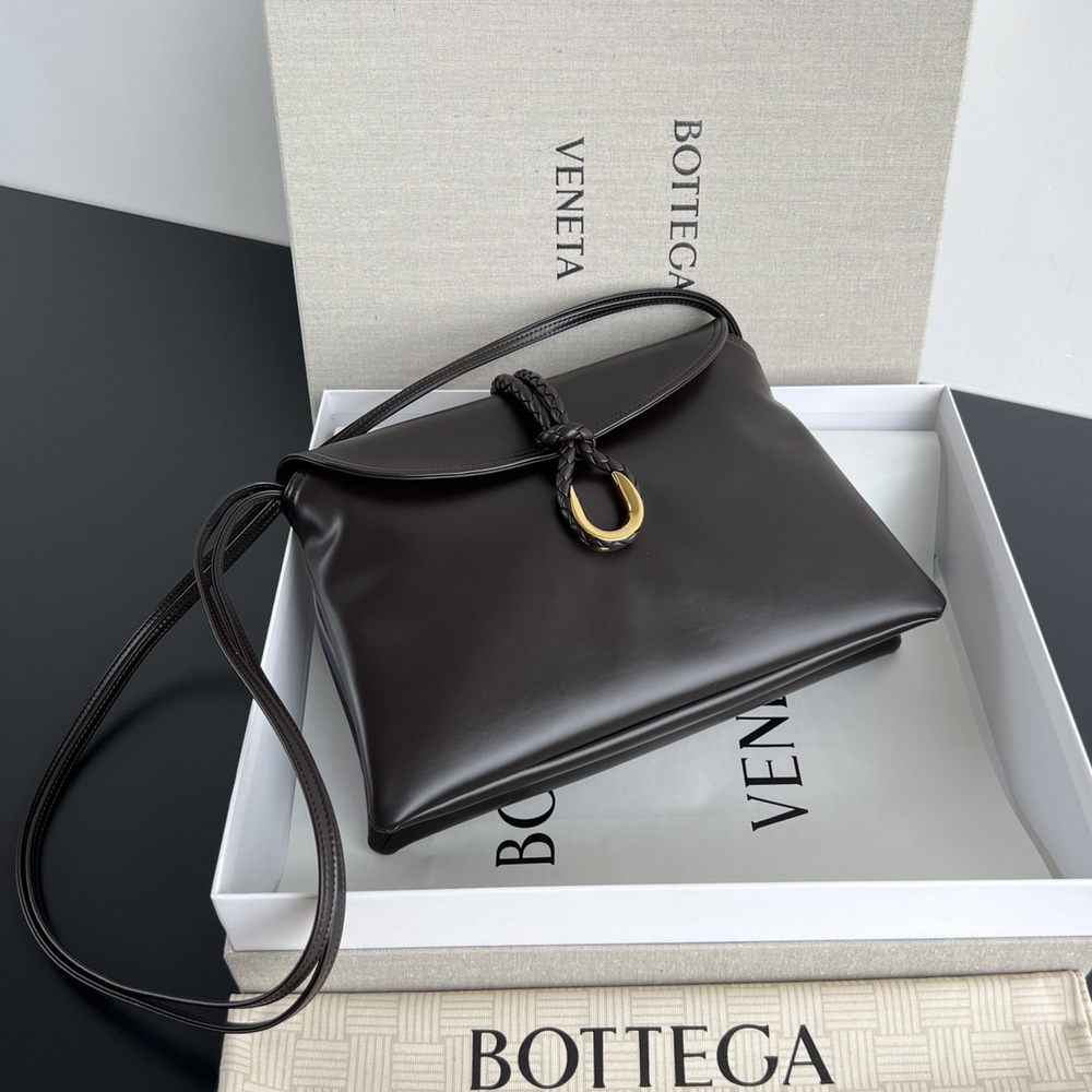 보테가베네타 리베르타 레더 숄더백 브라운 806034