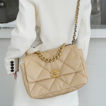 팬더샵 샤넬 19 미디움 핸드백 램스킨 & 골드 메탈 베이지