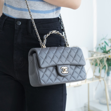 팬더샵 샤넬 23K 탑 핸들 클래식 플랩백 다크 그레이