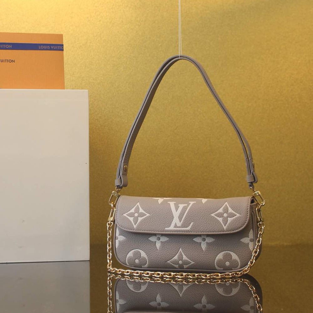 루이비통 아이비 체인 지갑 투톤 모노그램 앙프렝뜨 M82211