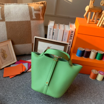 반수공 에르메스 피코탄백 18 아보카도그린 금장 끌레망스