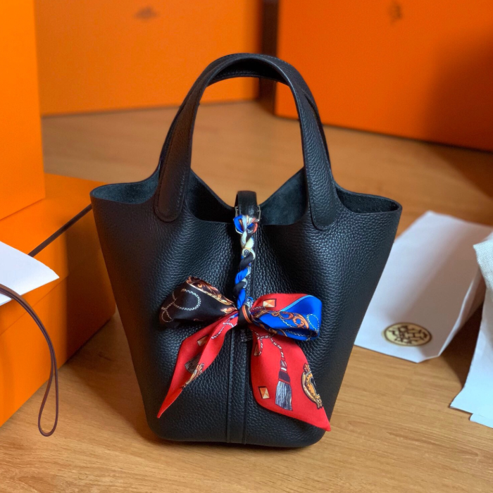 반수공 에르메스 피코탄백 18 블랙 은장 끌레망스