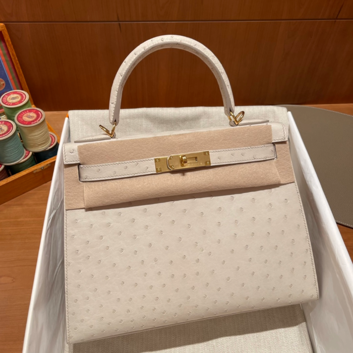 반수공 에르메스 켈리백 28 화이트 금장 타조가죽