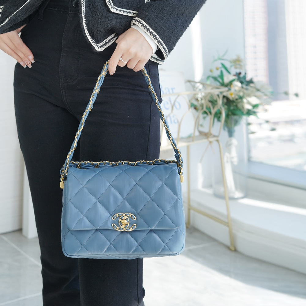 팬더샵 샤넬 23K 19 빈티지 카프스킨 체인 플랩백 헤이즈 블루