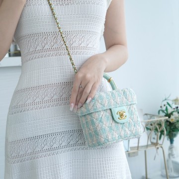 팬더샵 샤넬 램스킨 스몰 코스메틱 케이스 민트 그린 AS3973