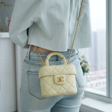 팬더샵 샤넬 램스킨 스몰 코스메틱 케이스 옐로우 AS3973