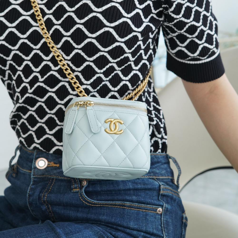 팬더샵 샤넬 골드볼 베니티 라이트 블루