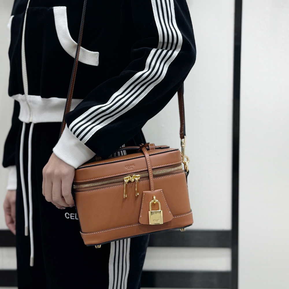 셀린느 탑 핸들 스몰 세면도구 케이스 브라운