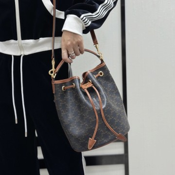 셀린느 클라라 백 트리옹프 캔버스 카프스킨 탄