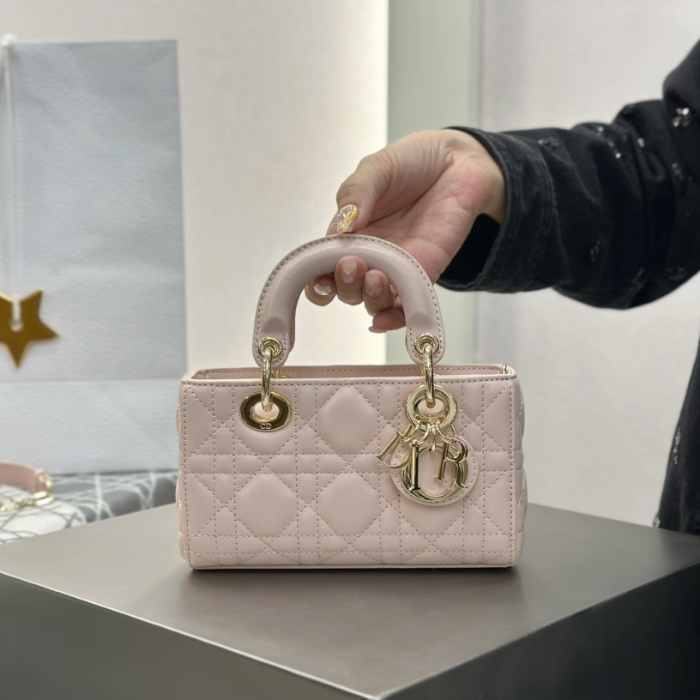 디올 마이크로 레이디 디조이 백 파우더 핑크