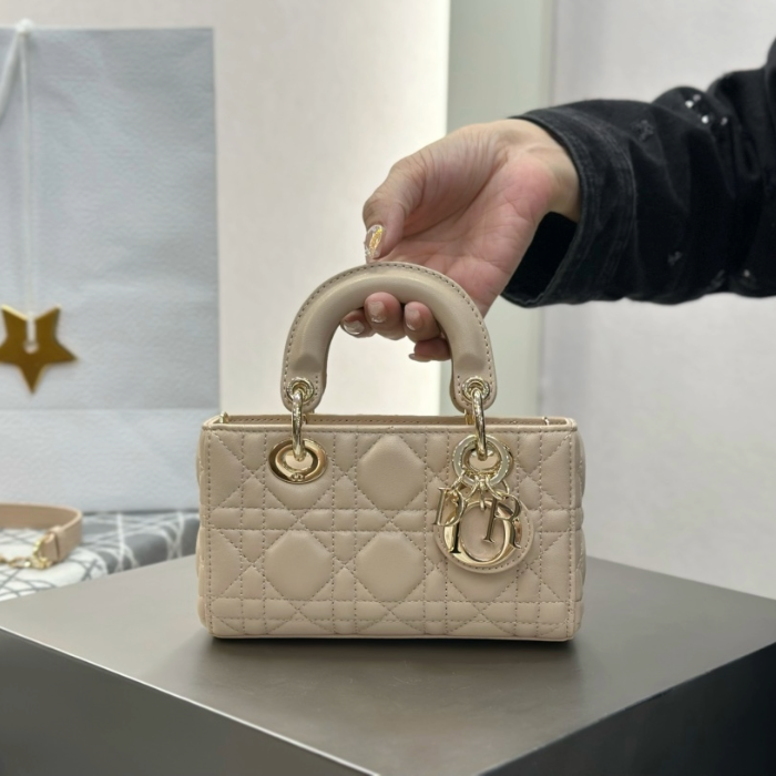 디올 마이크로 레이디 디조이 백 베이지