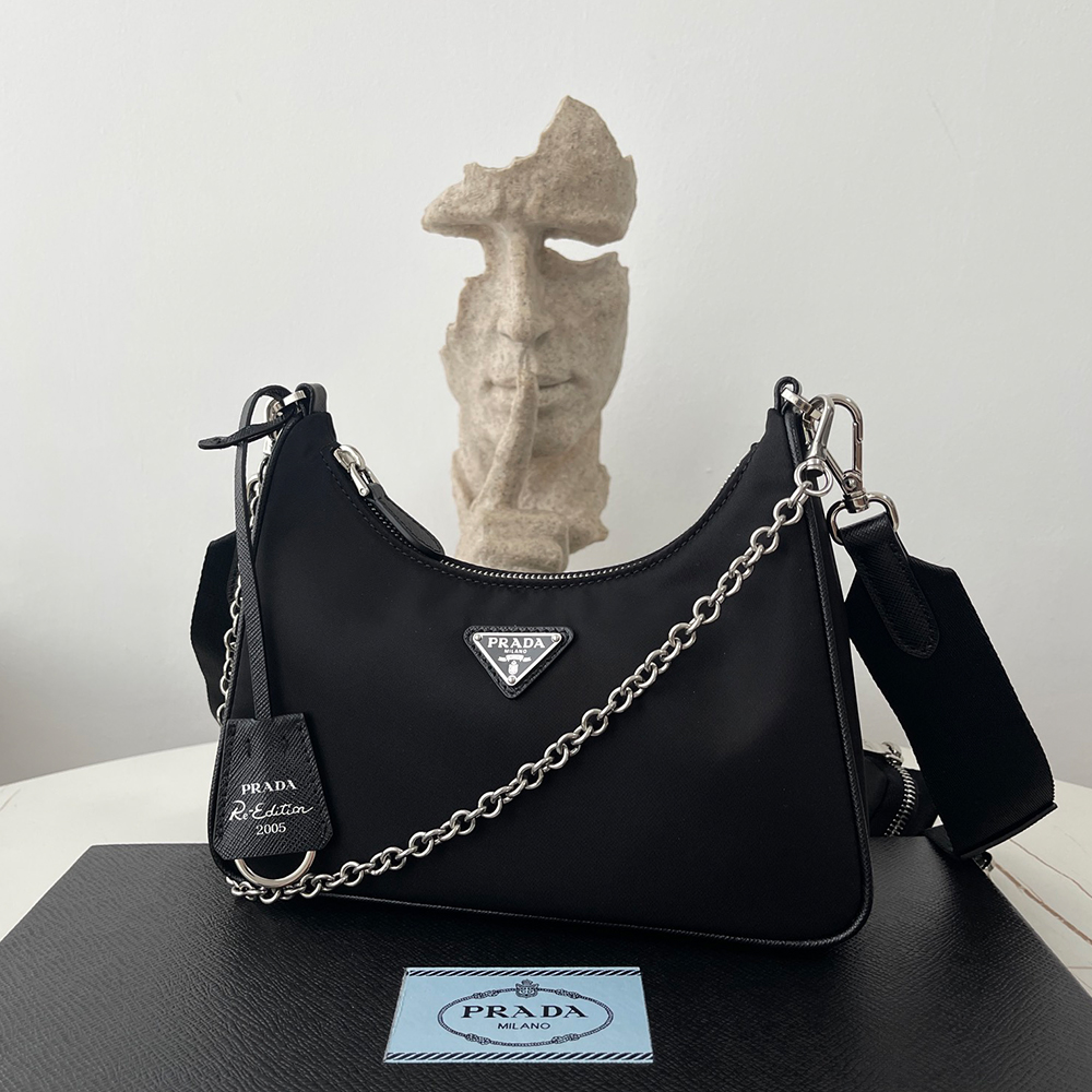 프라다 리에디션 리나일론 숄더백 블랙 은장 1BH204