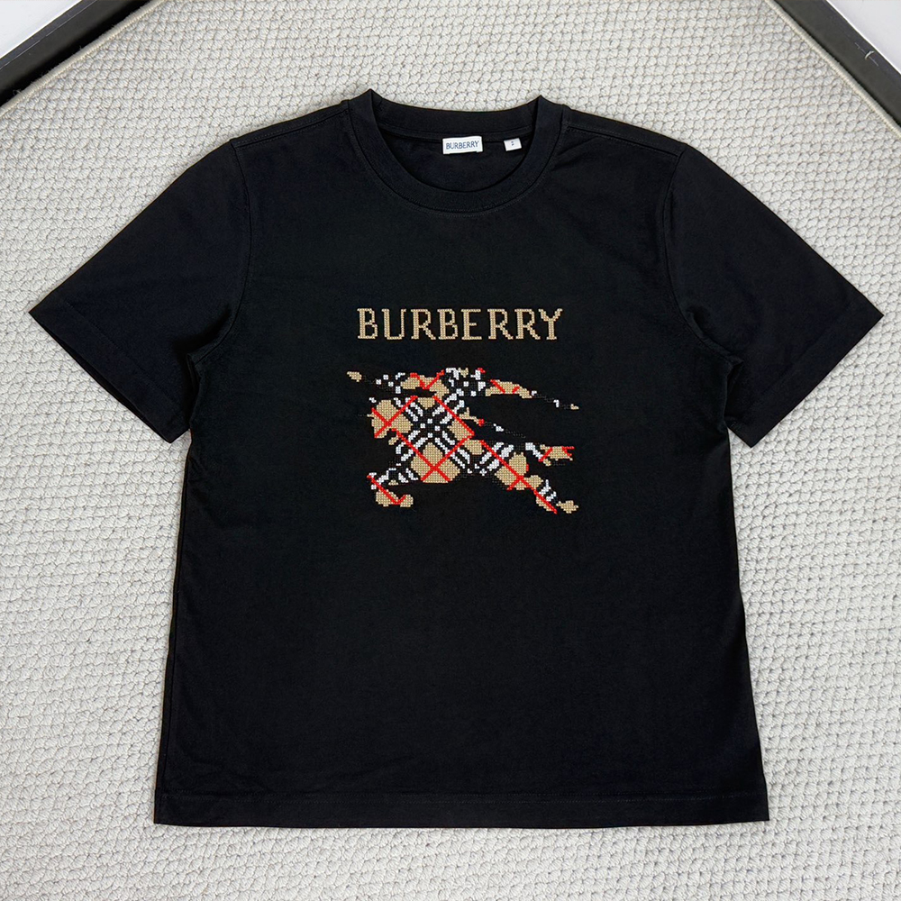 버버리 크로스 스티치 EKD​ 코튼 티셔츠 블랙