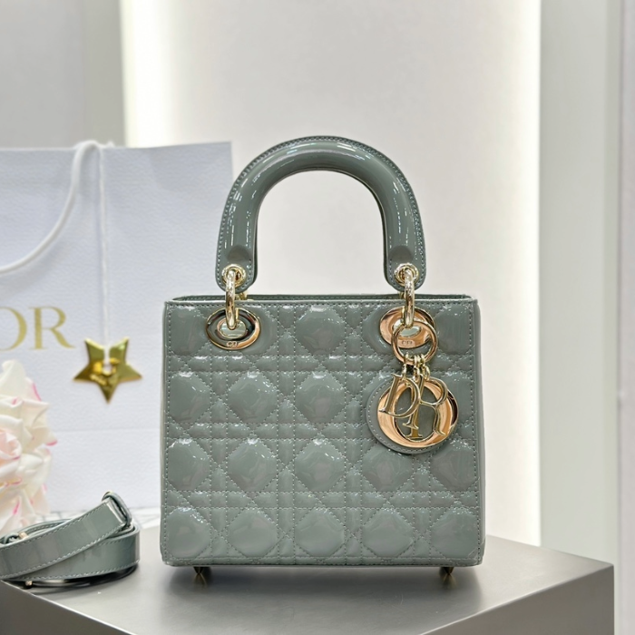 디올 스몰 레이디백 페이턴트 까나쥬 그레이