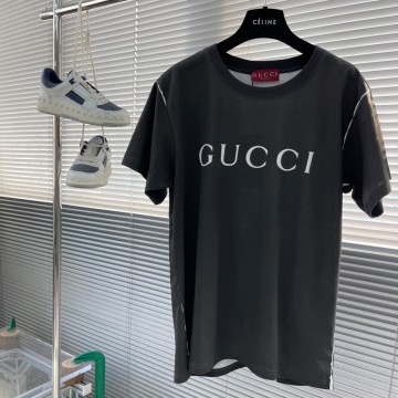 구찌 25SS 로고 프린팅 코튼 반팔 티셔츠 블랙