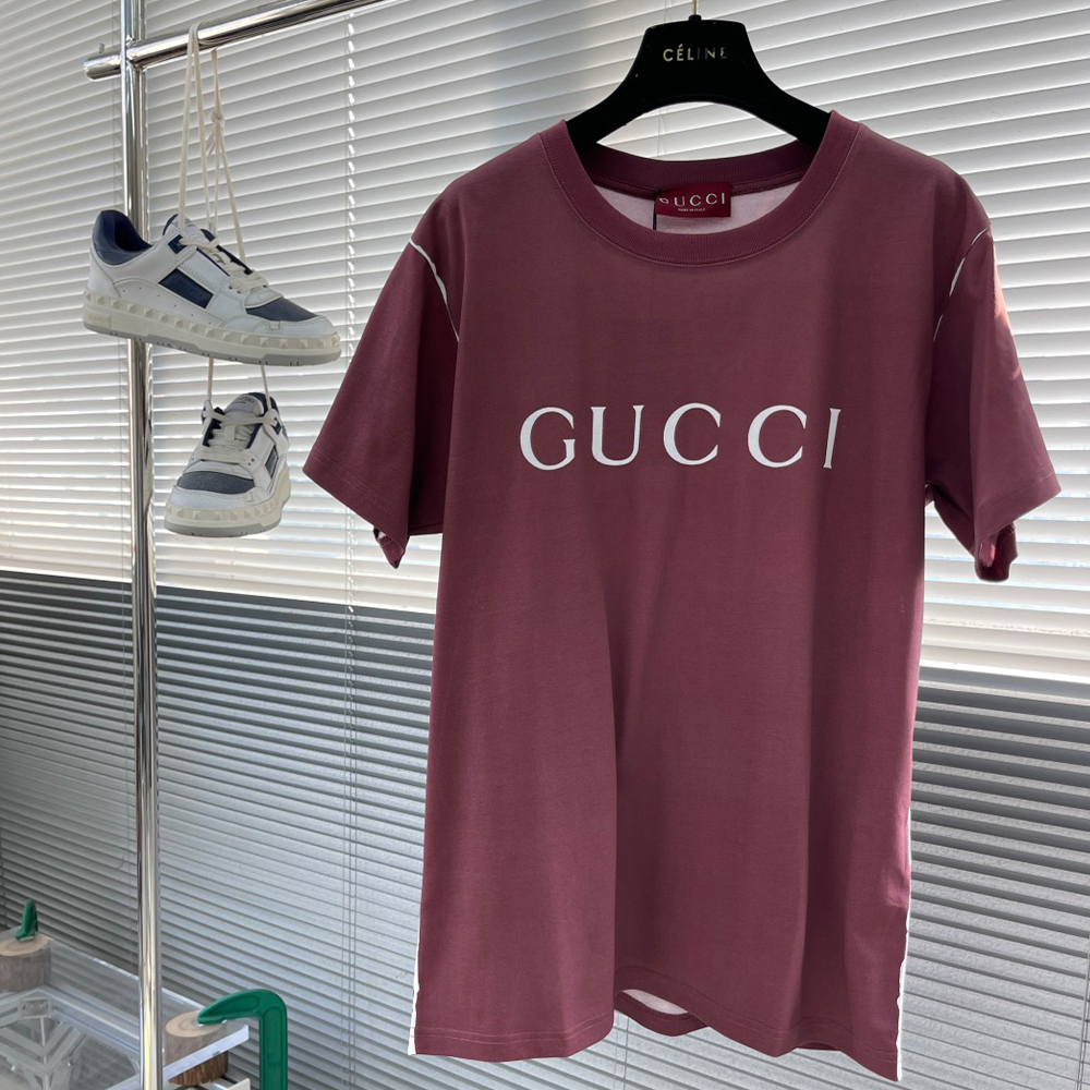 구찌 25SS 로고 프린팅 코튼 반팔 티셔츠 버건디