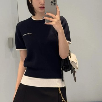 미우미우 기능성 원사 크루넥 스웨터 블루/화이트