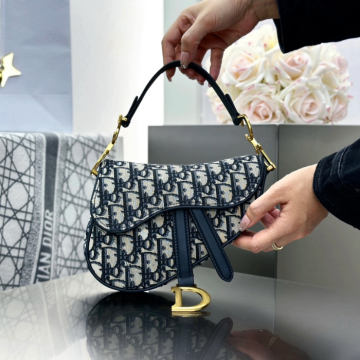 디올 스몰 새들 스트랩 백 오블리크 자카드