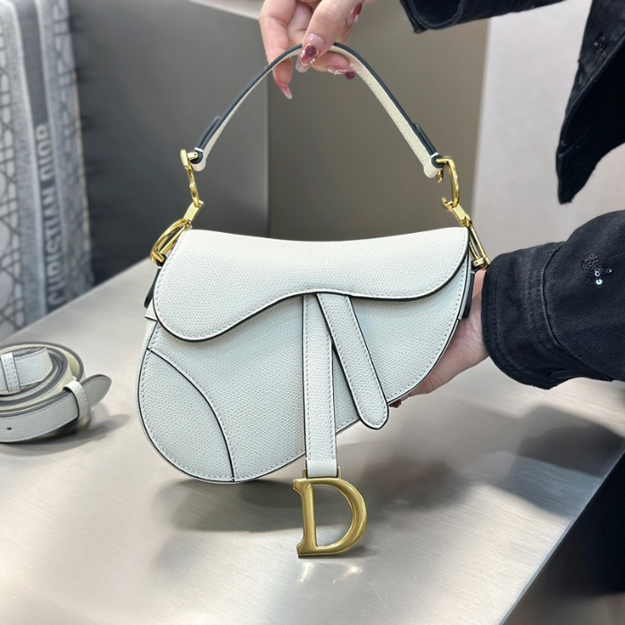 디올 스몰 새들 스트랩 백 라떼