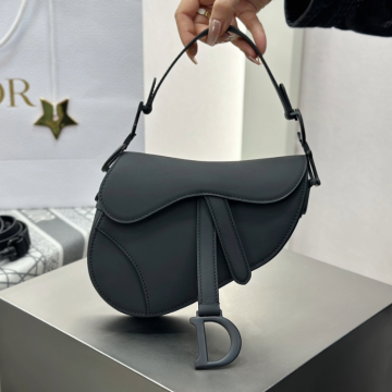 디올 스몰 새들 스트랩 백 울트라 매트 블랙