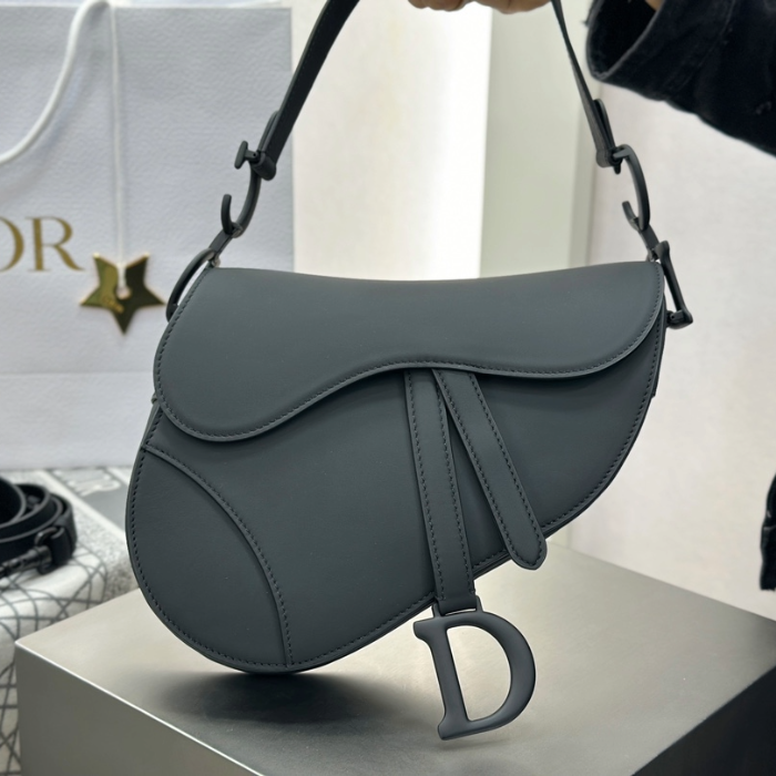디올 미디엄 새들 스트랩 백 울트라 매트 블랙