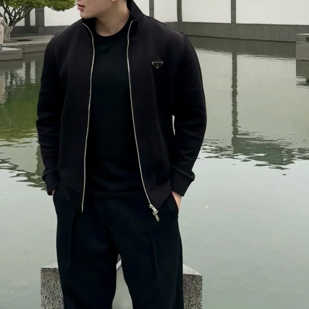 프라다 트라이앵글 로고 오버사이즈 집업