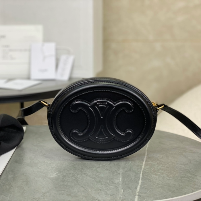 셀린느 트리오페 오벌 펄스 미니 크로스백 블랙 101703