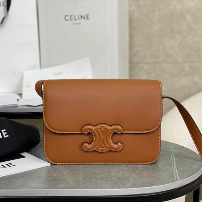 셀린느 트리오페 캔버스 박스 숄더백 미디엄 탄 199223