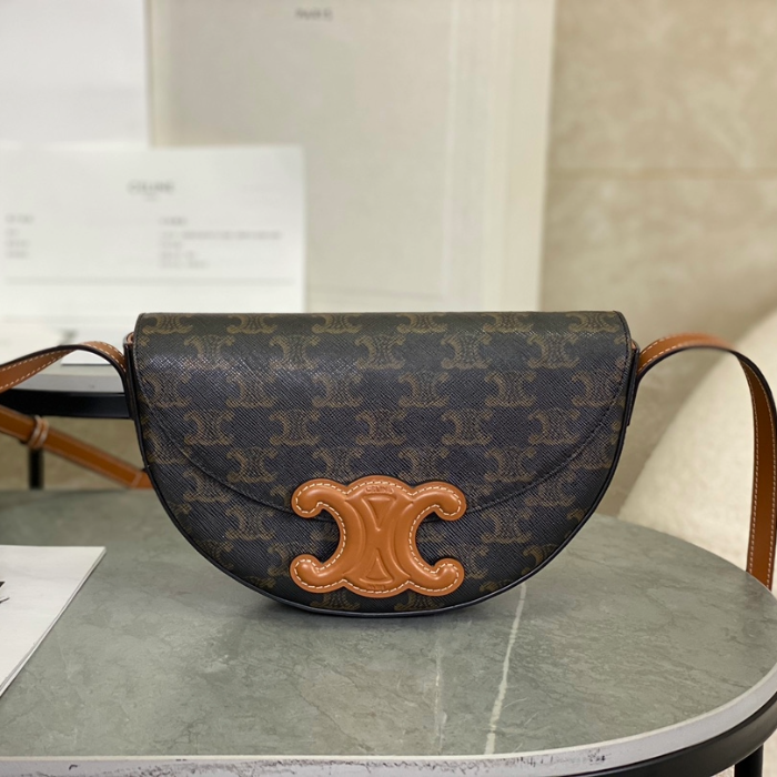 셀린느 스무스 카프스킨 베사체 퀴르 트리옹프 블랙 탄 111233