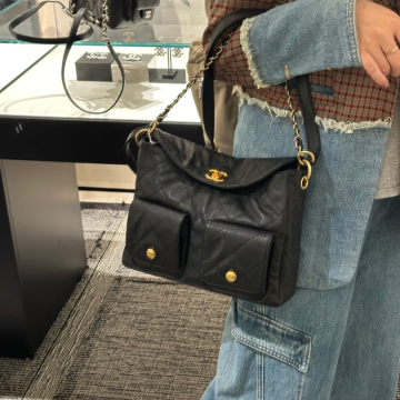 샤넬 25SS 호보 핸드백 블랙 캐비어