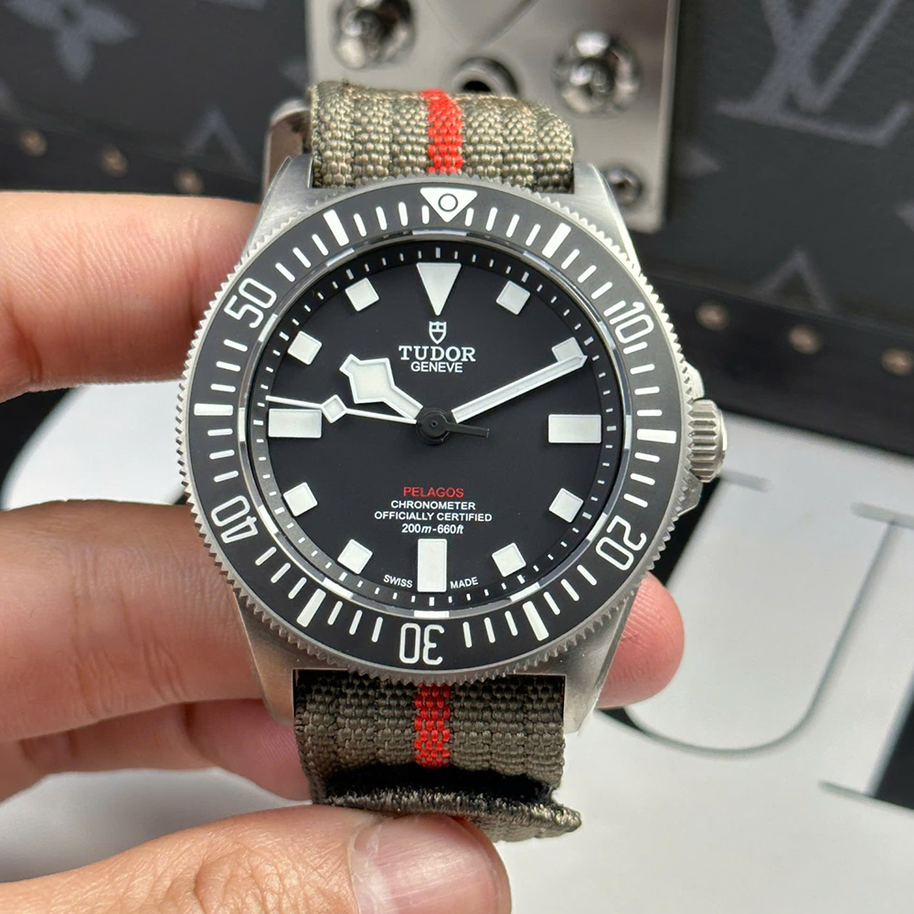 M+공장 튜더 펠라고스 FXD 티타늄 블랙 다이얼 25717N