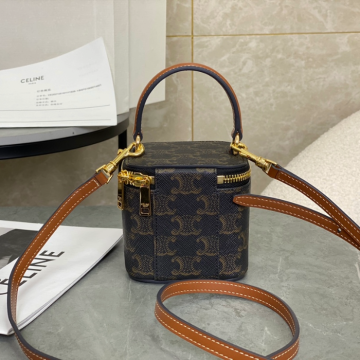 셀린느 미니 베니티 케이스 트리옹프 캔버스 탄 10J762