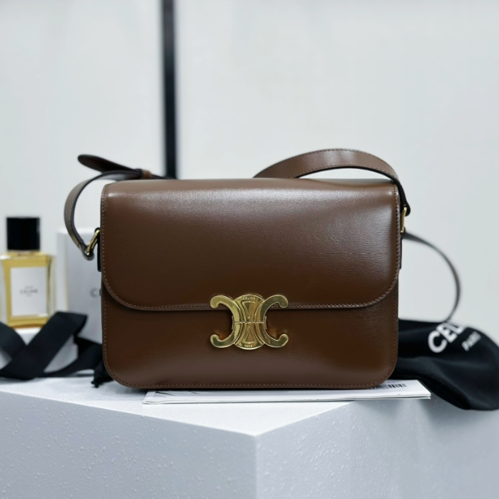 셀린느 트리옹프 클래식 샤이니 숄더백 미디엄 브라운 187363