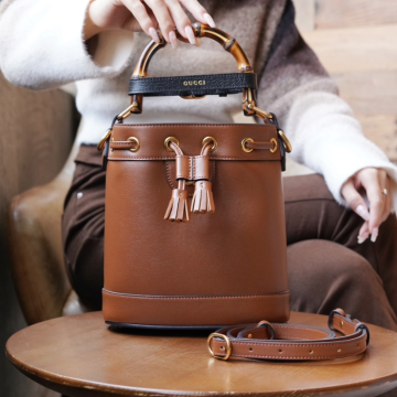 구찌 1955 홀스빗 블랙 레더 버킷백 카멜