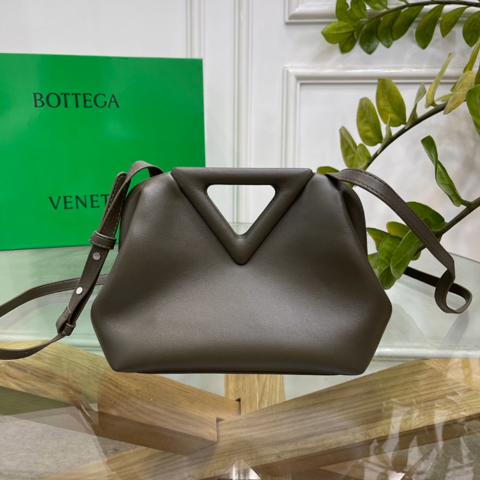 보테가베네타 포인트 트라이앵글 탑핸들백 레인트리