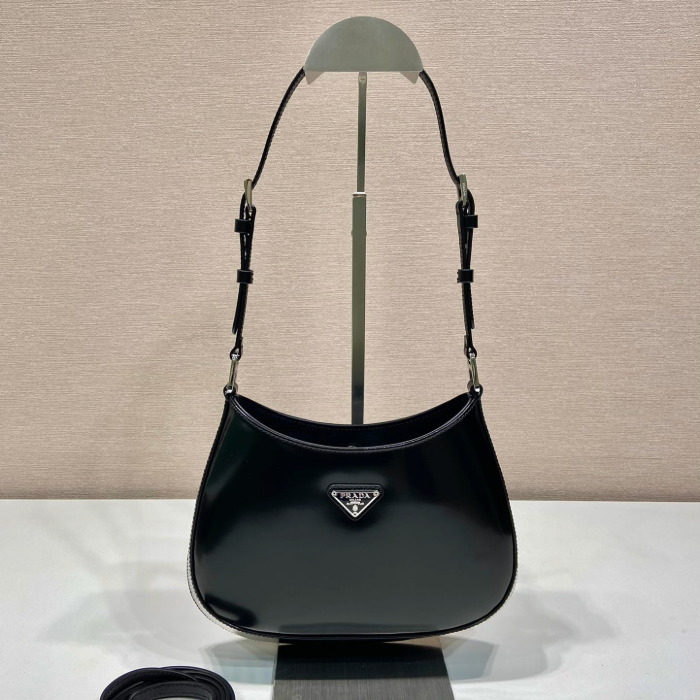 프라다 클레오 브러시드 가죽 숄더백 블랙