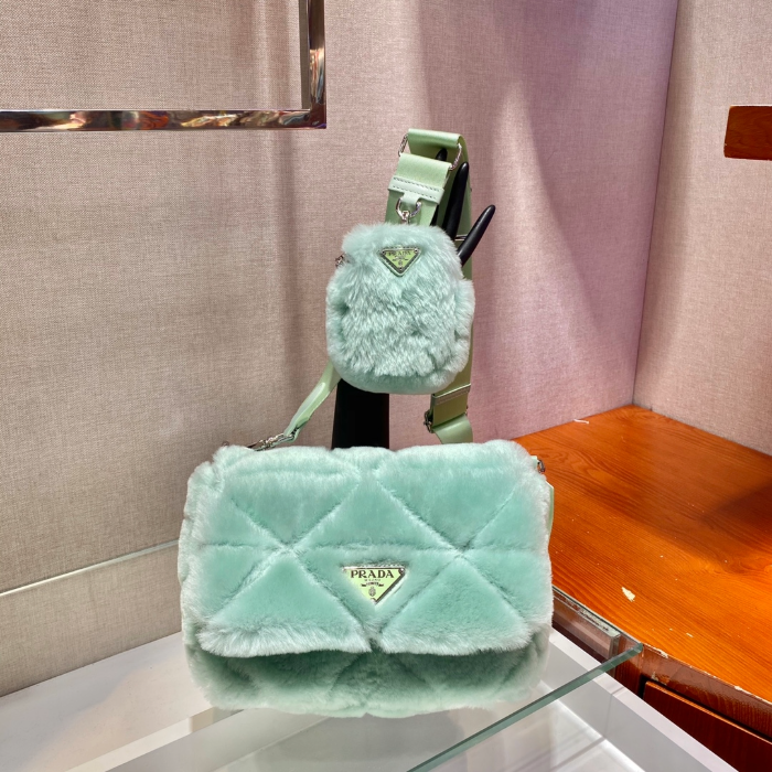 프라다 시어링 숄더백 민트