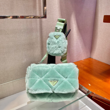 프라다 시어링 숄더백 민트