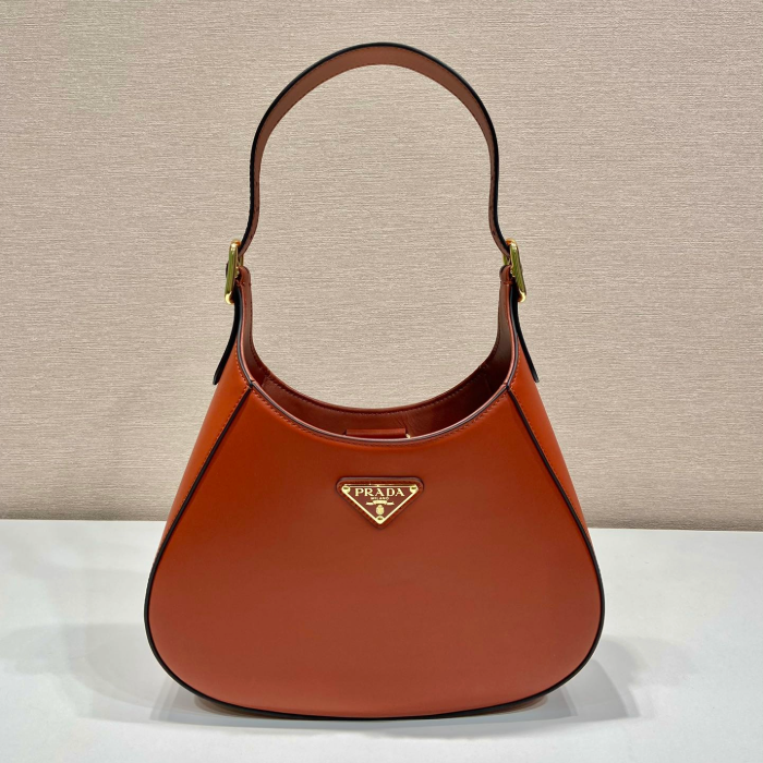 프라다 삼각로고 레더 클리오백 카라멜