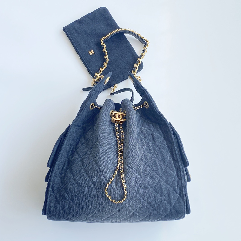 샤넬 25SS 워시드 데님 골드 메탈 라지 백 블루