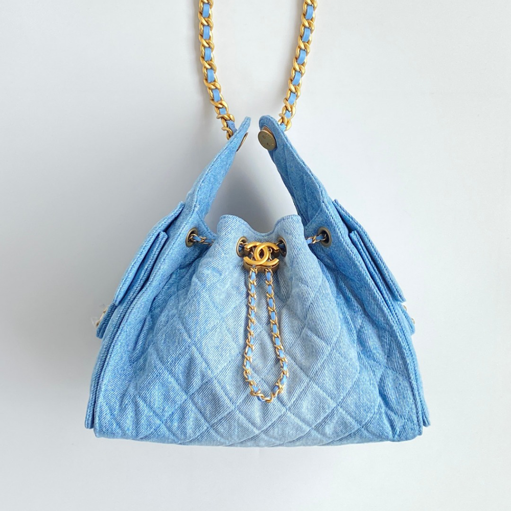 샤넬 25SS 워시드 데님 골드 메탈 라지 백 라이트 블루