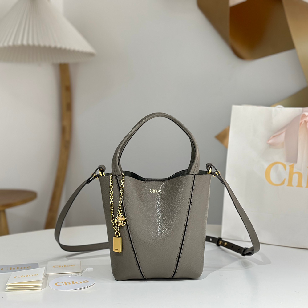 끌로에 그레인드 레더 스핀 스몰 토트백 클레이 그레이