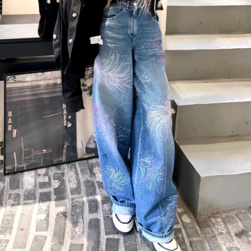 샤넬 25SS 시폰 케이프 페더 모티프 자수 데님 팬츠