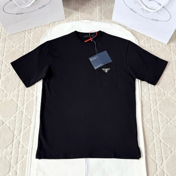 프라다 삼각 로고 포켓 반팔 티셔츠 블랙