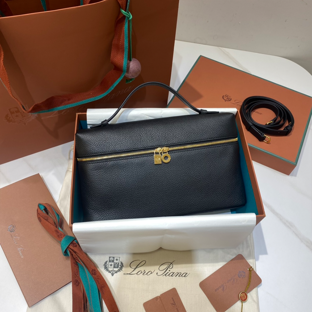 로로피아나 선데이 모닝 스무드 카프스킨 엑스트라 백 블랙 L27