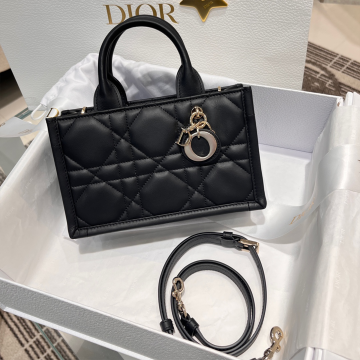 디올 북 토트 미니 백 블랙 매크로까나쥬 송아지 가죽