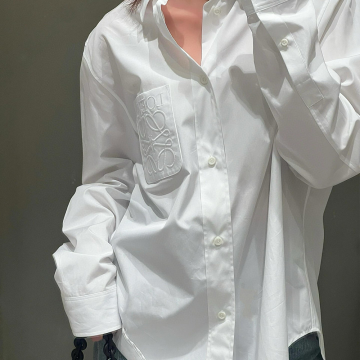 로에베 화이트 아나그램 포켓 셔츠